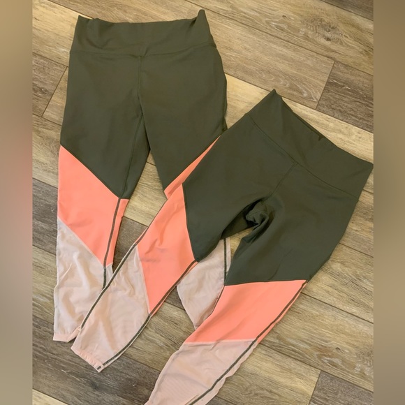 Fabletics Powerhold multi color leggings. Choose from M or L. - Picture 1 of 4